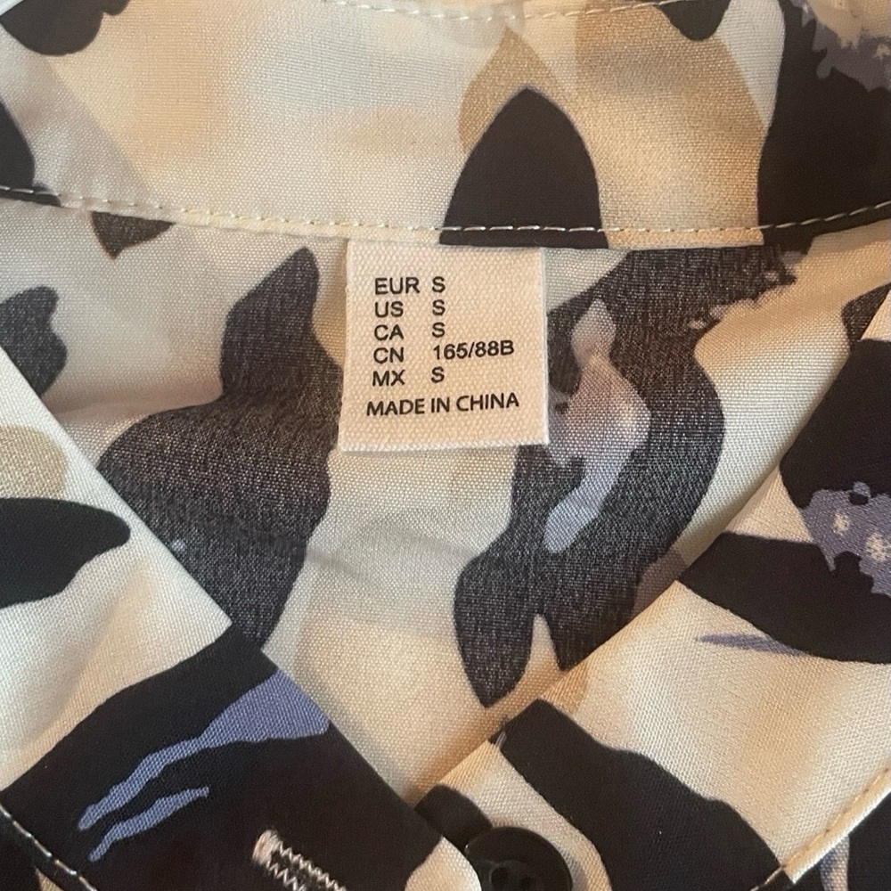 Source Unknown Women's Abstract Print Button Down… - image 3